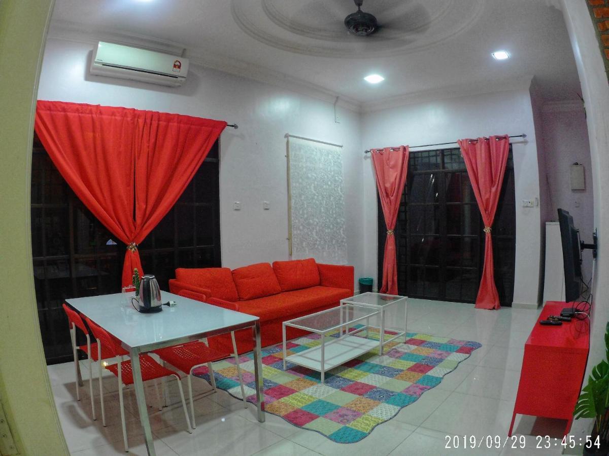 Holiday Homestay Dungun Buitenkant foto