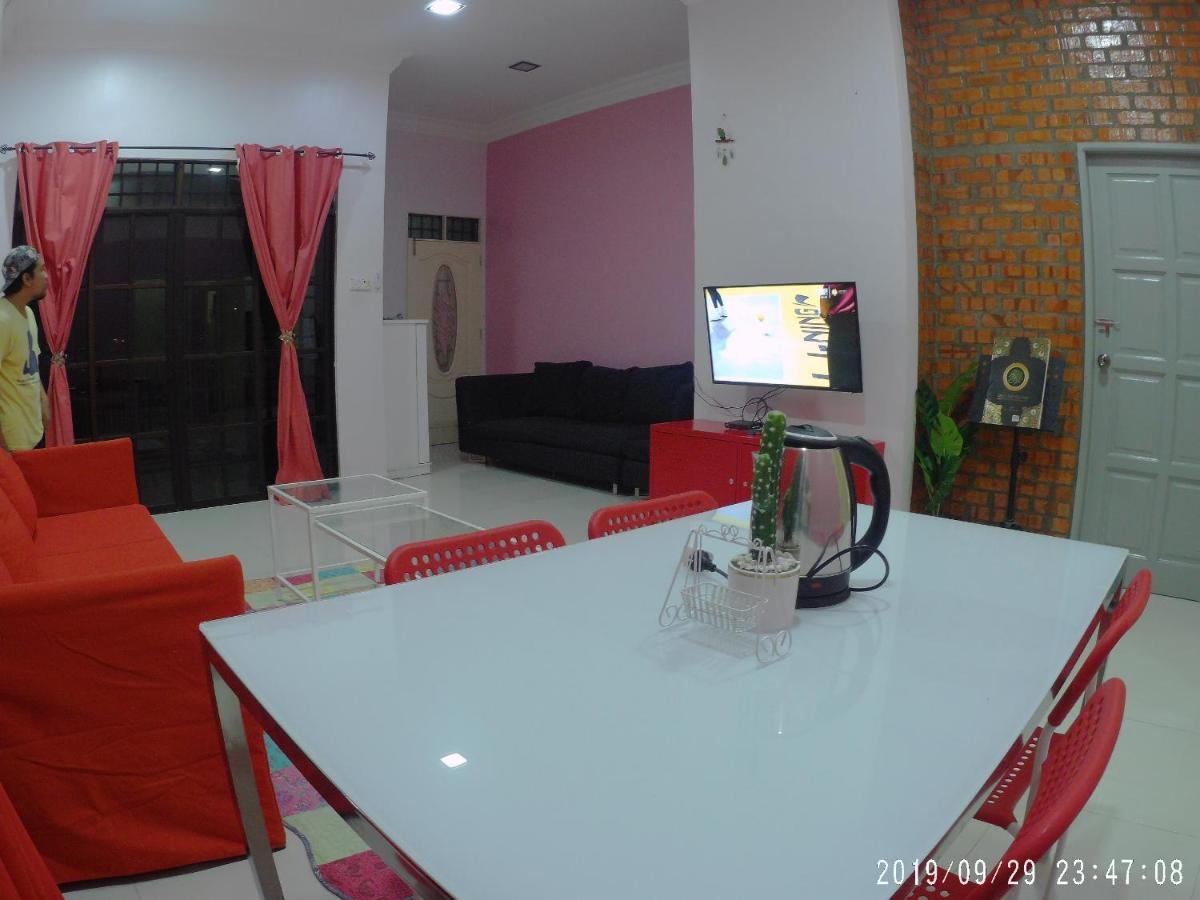 Holiday Homestay Dungun Buitenkant foto